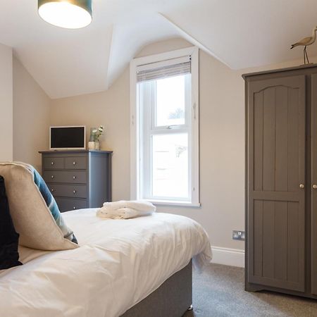 Stylish Town Centre House - 300Mbps, Parking & Sunny Decking Apartment Борнмът Екстериор снимка