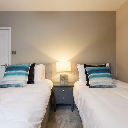 Stylish Town Centre House - 300Mbps, Parking & Sunny Decking Apartment Борнмът Екстериор снимка