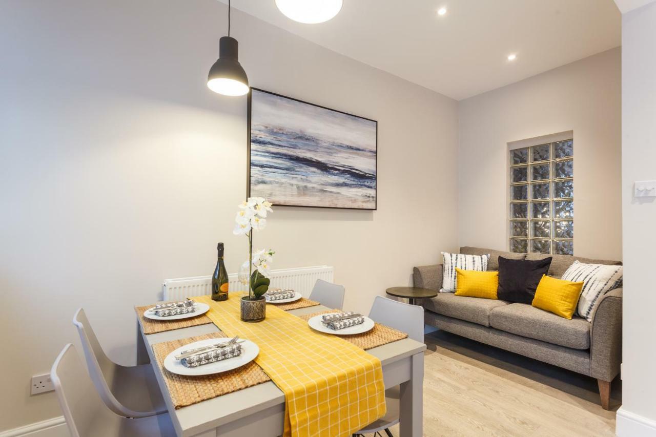 Stylish Town Centre House - 300Mbps, Parking & Sunny Decking Apartment Борнмът Екстериор снимка