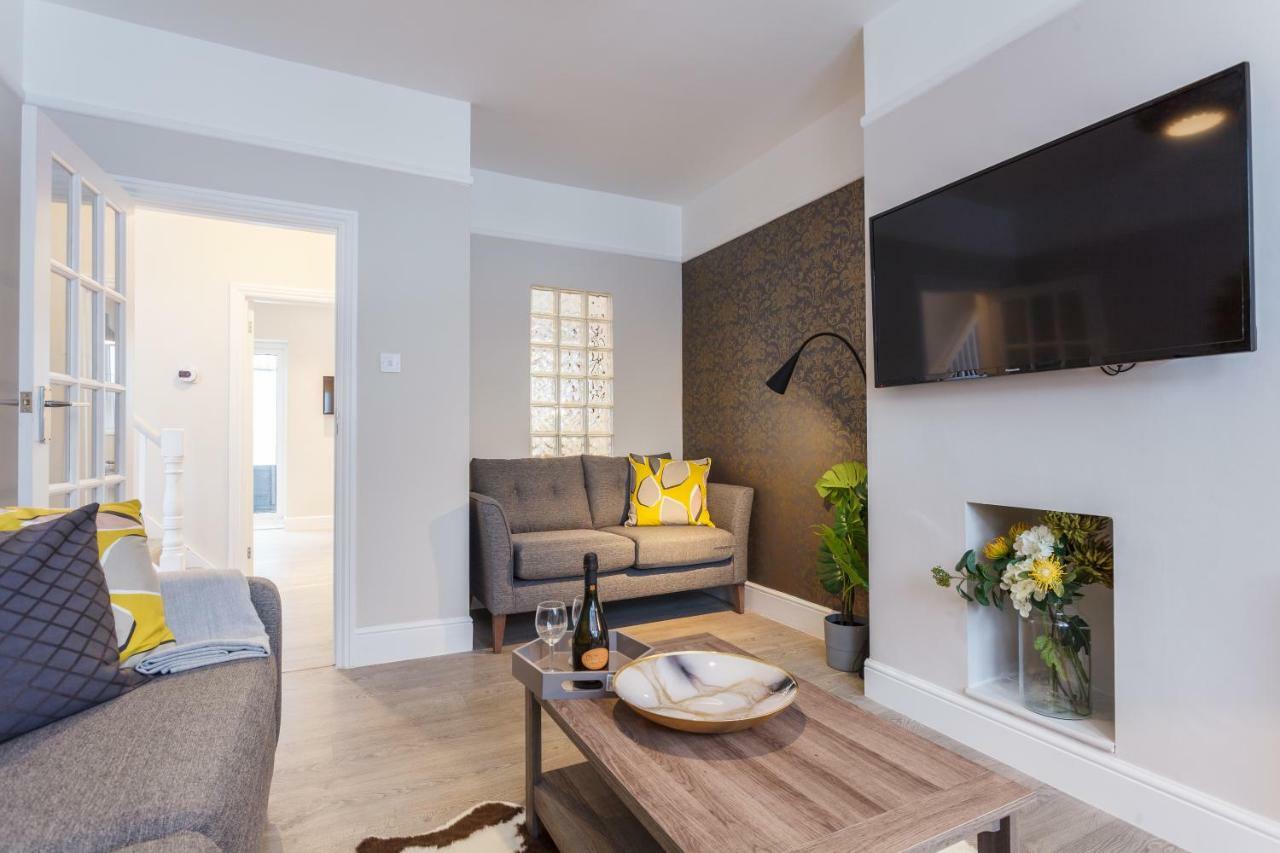 Stylish Town Centre House - 300Mbps, Parking & Sunny Decking Apartment Борнмът Екстериор снимка