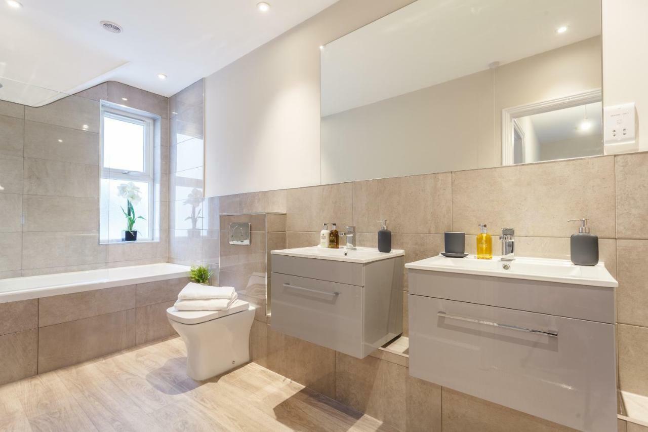 Stylish Town Centre House - 300Mbps, Parking & Sunny Decking Apartment Борнмът Екстериор снимка