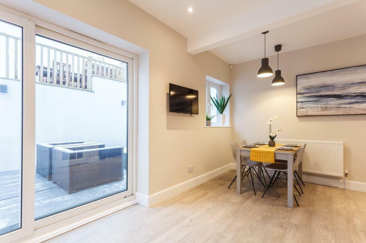 Stylish Town Centre House - 300Mbps, Parking & Sunny Decking Apartment Борнмът Екстериор снимка